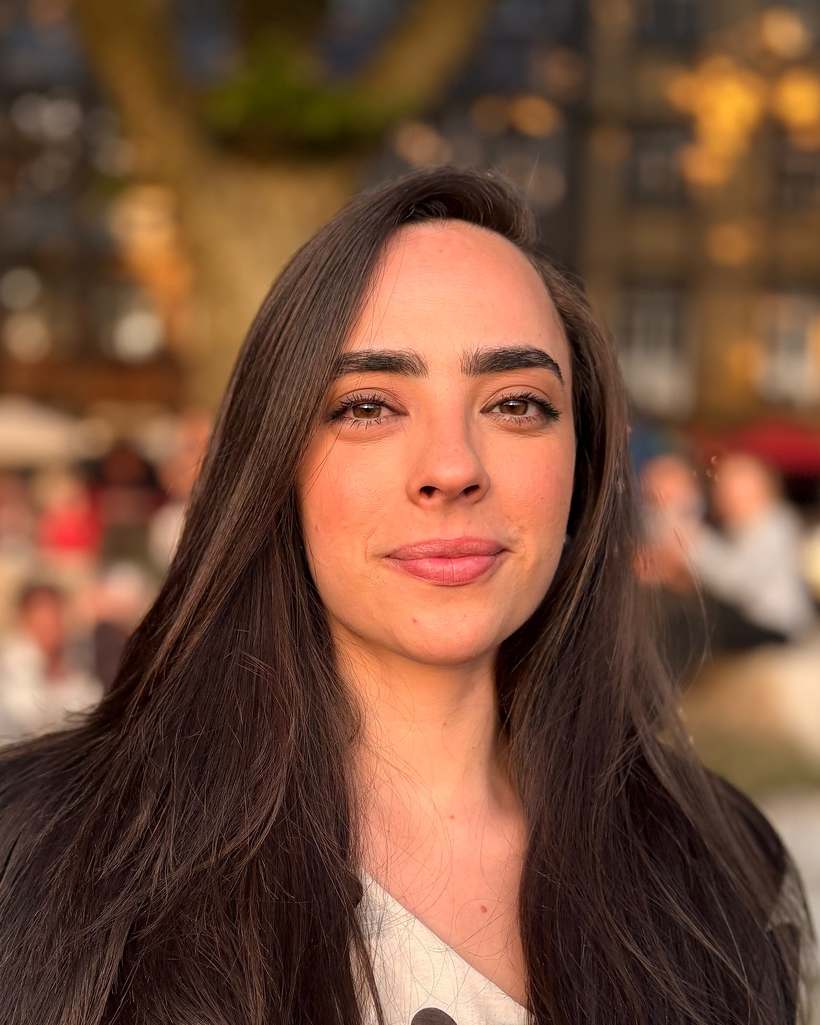 Retrato de Carol Queiroz ao fim da tarde